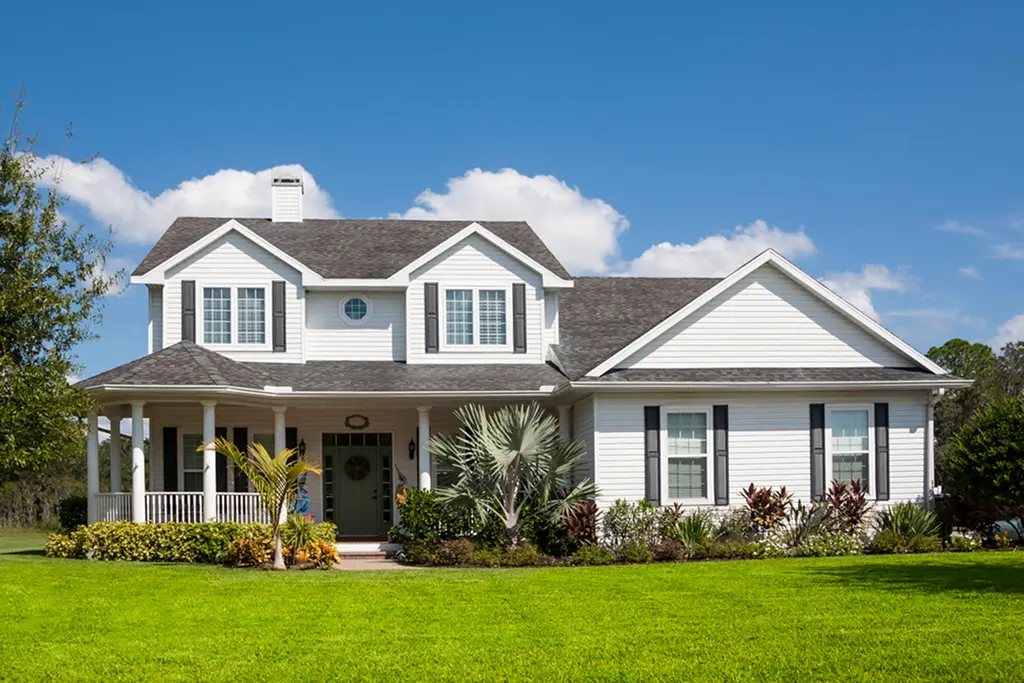 Traditional style American home from colonial era