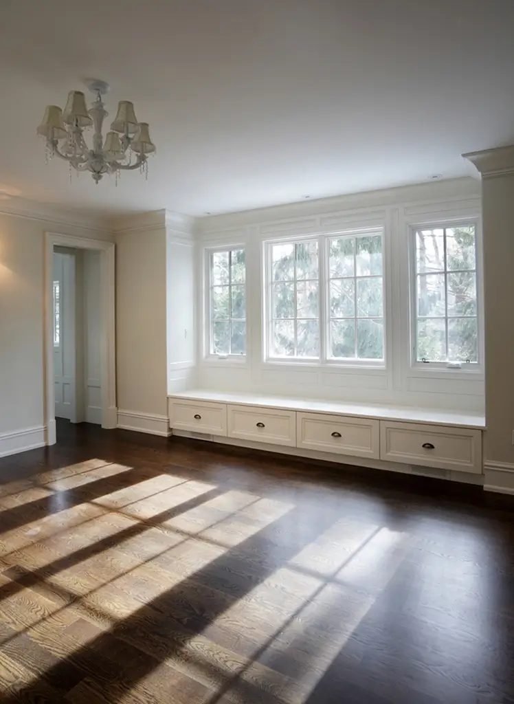 Сombination of sunroom and mudroom